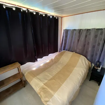 Camping Mobil-home Atypique Sur Terrain Privé Manche - *