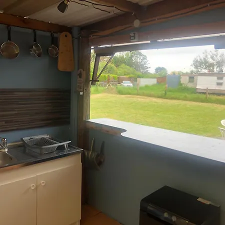 مكان تخييم Mobil-home Atypique Sur Terrain Prive Manche - *