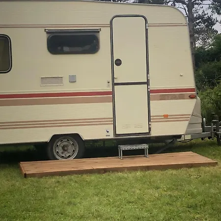 אתר קמפינג Mobil-Home Atypique Sur Terrain Prive Manche Surville -
